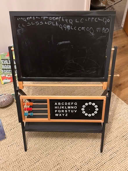 Photo of free children’s easel (HP1) #1