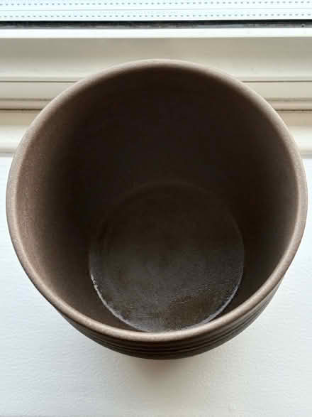 Photo of free Ceramic plant pot (W7) #2