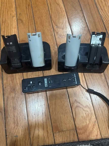 Photo of free Wii charging station & battery (Stuyvesant Heights) #1