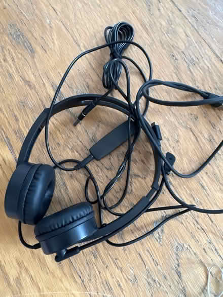 Photo of free Headphones for computer with usb (W11) #1