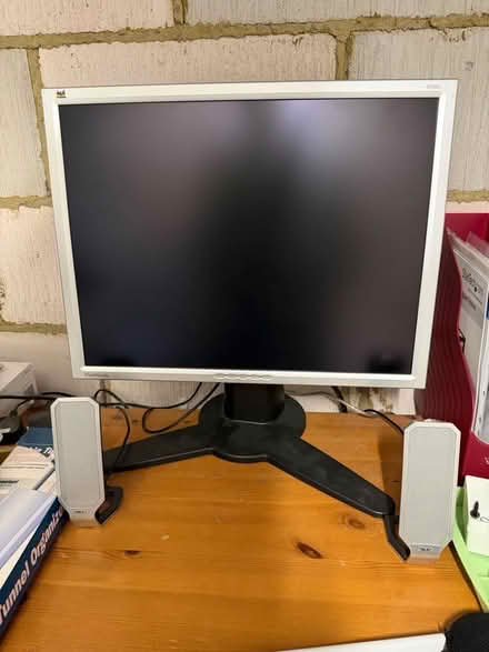 Photo of free Viewsonic Computer Monitor & Dell 2.1 Speaker System (Weybridge KT13) #1