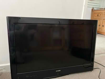 Photo of free 32” Flat screen TV (TN10 Tonbridge/Hildenborough) #2