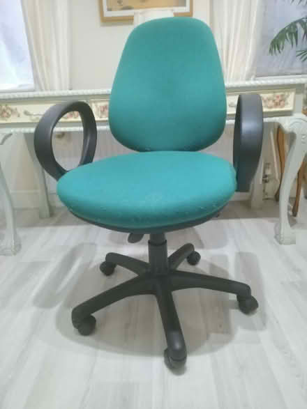 Photo of free Green office chair (Southville BS3) #2