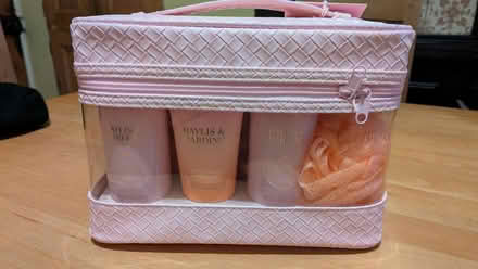 Photo of free Bayliss and Harding Luxury Vanity Bag and Cosmetic Bag (Walkley S6) #2