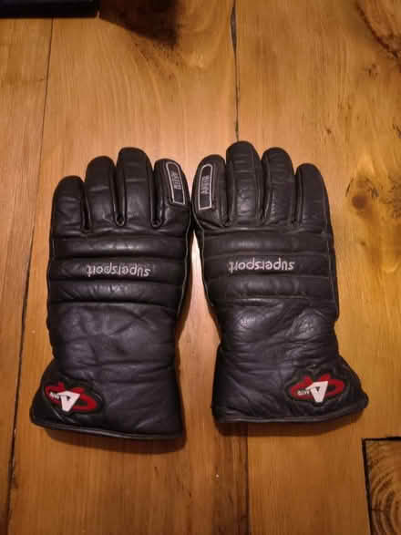 Photo of free Medium/large leather gloves (Ecclesall S11) #1