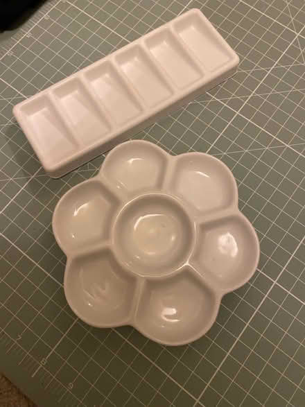 Photo of free Paint and glitter (Amersham HP6) #4