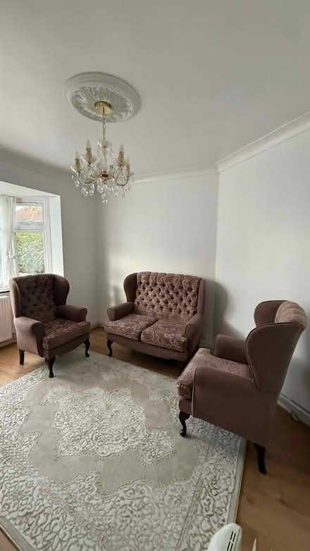 Photo of free 3 piece set 1 sofa and 2 armchairs (Addiscombe, CR0) #1