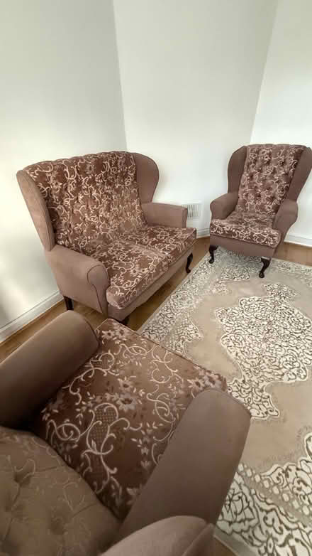 Photo of free 3 piece set 1 sofa and 2 armchairs (Addiscombe, CR0) #4
