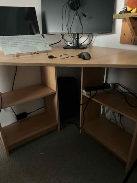 Photo of free Corner desk (TN10 Tonbridge/Hildenborough) #1