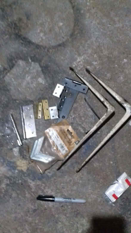 Photo of free various hinges and brackets (Quinton B32) #1
