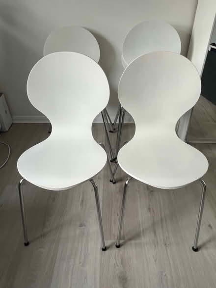 Photo of free Six white chairs (N4 Finsbury Park) #1