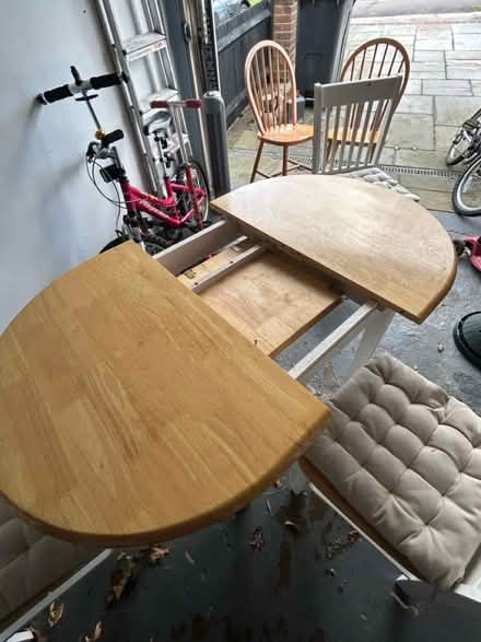 Photo of free Table for 4-6 in good condition (Streatham Common) #2