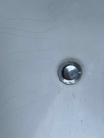 Photo of free White imperfect ceramic basin (Hook KT9) #2