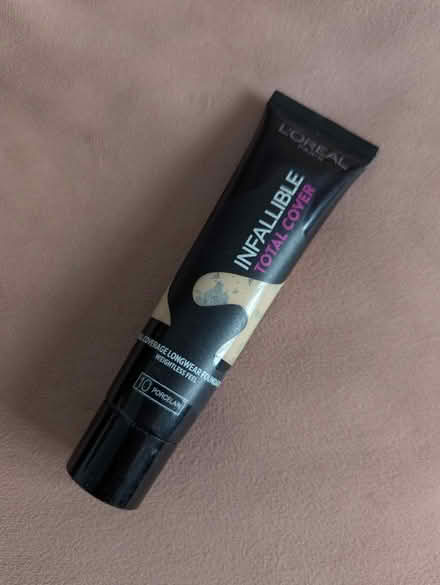 Photo of free L'Oréal foundation: Porcelain (Leytonstone) #1