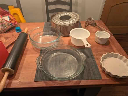 Photo of free Various bits of cookware (Welwyn Village, AL6) #1