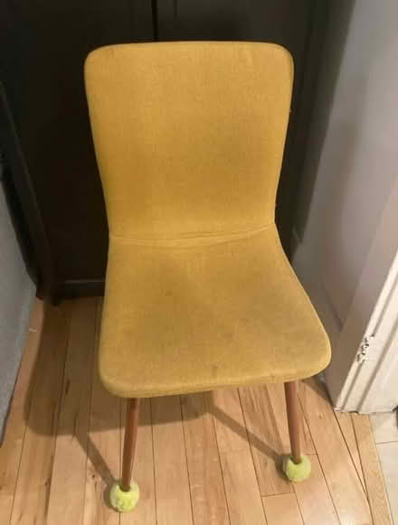 Photo of free Yellow Chair (Yonge and Lawrence) #1