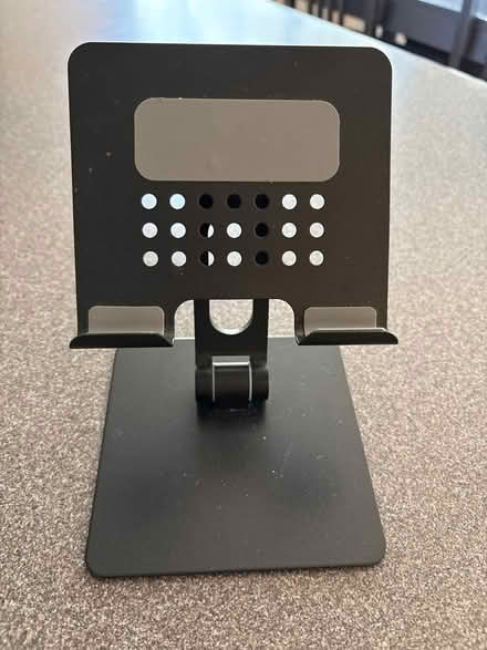 Photo of free Metal stand (Highland Ave, RWC) #1