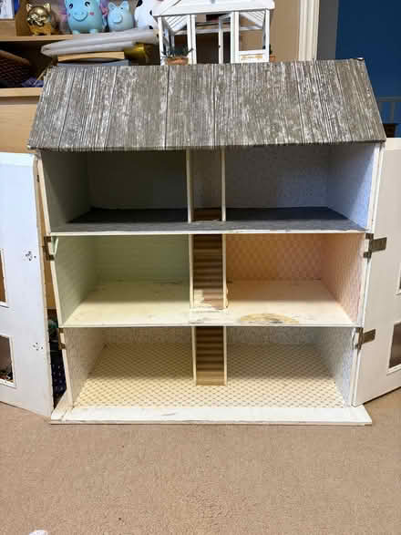 Photo of free wooden dollshouse (Blackgreen Wood AL2) #2