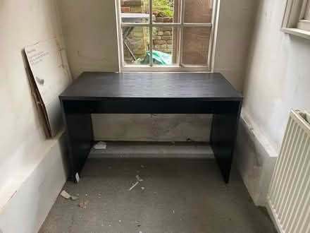 Photo of free Small desk (Barnsbury N1) #1
