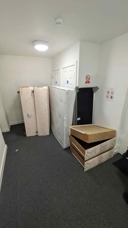 Photo of free Kingsize bed (Sleapshyde AL4) #1