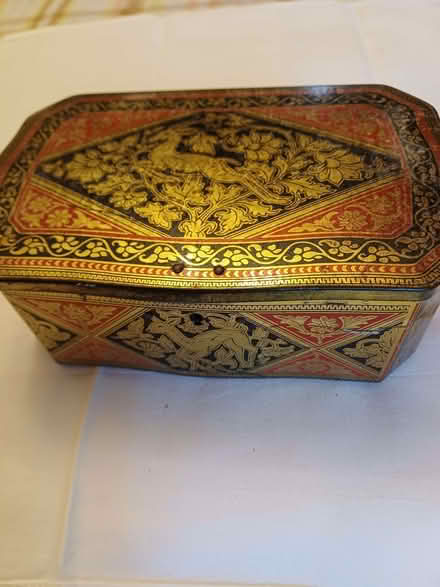 Photo of free Sewing/Vintage Box (Leire LE17) #2