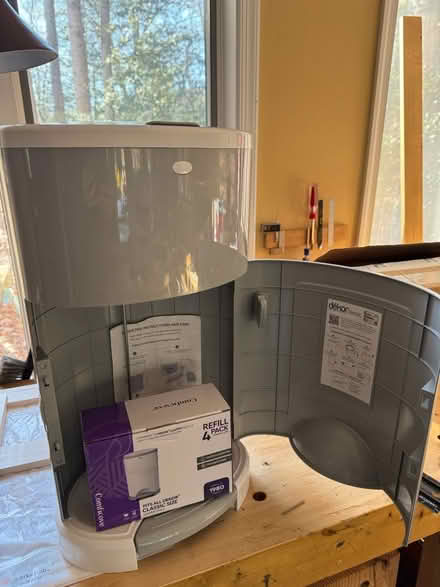 Photo of free Dékor classic diaper pail (Davidsonville) #1