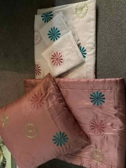 Photo of free Girl’s duvet, pillow & comforter (Chellaston DE73) #1