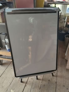 Photo of free Flipchart (stand) (Burneside LA9) #1