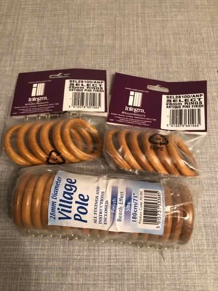 Photo of free Antique pine/beech effect wooden curtain rings 28mm (AB16) #1