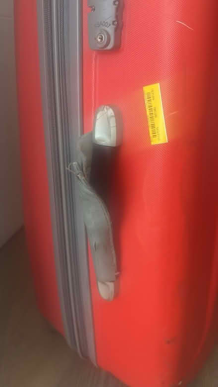 Photo of free Large suitcase for giveaway (SE16) #2