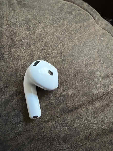 Photo of Lost right side airpod 4 (12575) #1