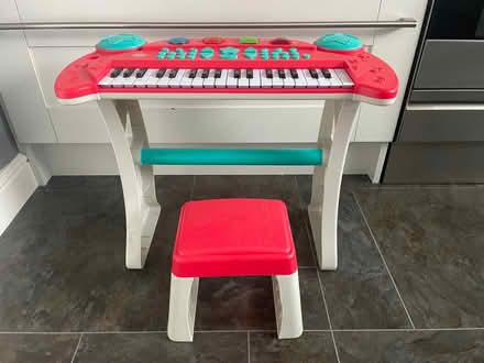 Photo of free Child electric piano (Stourbridge DY7) #1