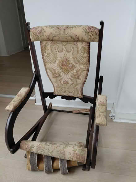 Photo of free Antique collapsible chair broken (chingford E4) #1