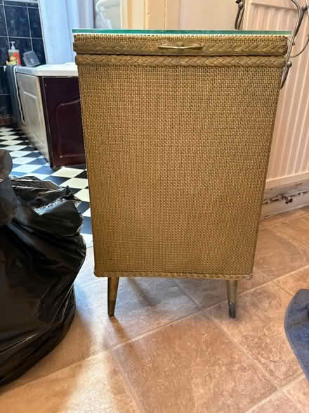 Photo of free Vintage Bathroom storage thingy (GL5) #1