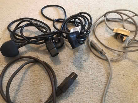 Photo of free Computer / monitor ‘kettle lead’ mains leads (Maidenhead SL6) #1