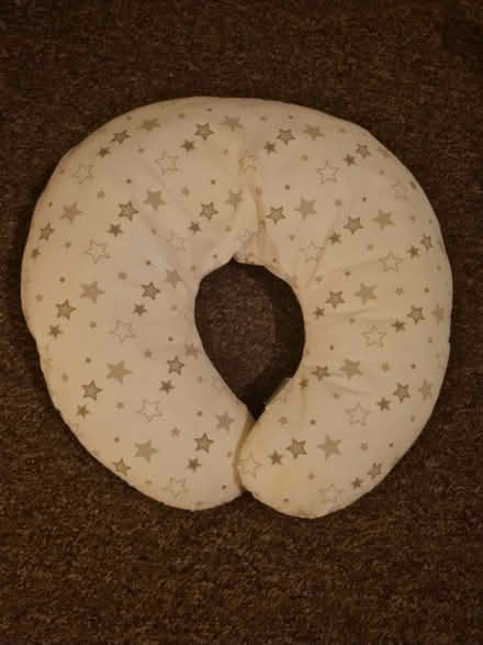 Photo of free Nursing pillow with stars (NG15) #1
