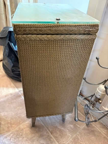 Photo of free Vintage Bathroom storage thingy (GL5) #2