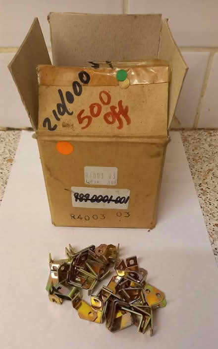 Photo of free Small metal brackets, 100s off (Central Letchworth) #1