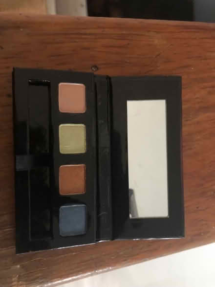 Photo of free Eye shadow palette (Leslieville) #3