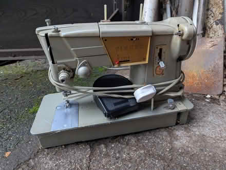 Photo of free Vintage singer sewing machine (Bromsgrove B60) #2
