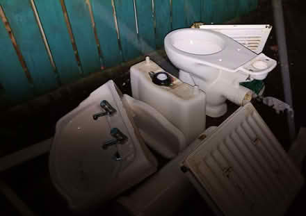 Photo of free White bathroom suite (BT10) #2