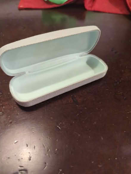 Photo of free Guess brand glasses case (Chelsea/Flatiron) #2