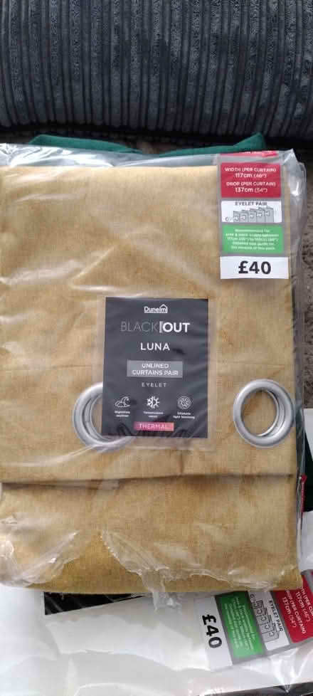 Photo of free Single 117 X 137 cm Yellow Curtain (Dunstable LU5) #1