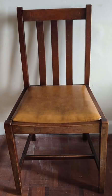 Photo of free Oak (?) dining chair (Pontesford SY5) #1