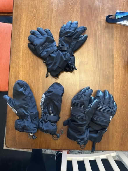 Photo of free Kids’ gloves (Palisades, NW, WDC) #1