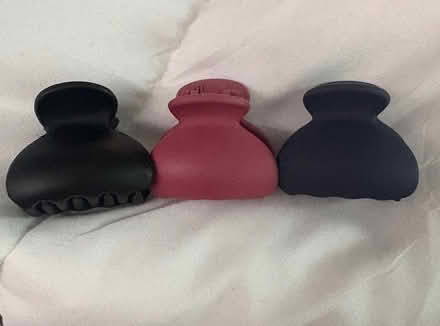 Photo of free Small hair clips (Mohegan Lake) #1