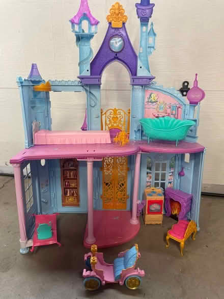 Photo of free Disney princess dollhouse (Ponderosa park neighborhood) #2