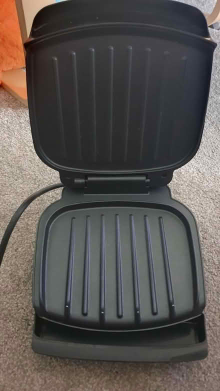 Photo of free George foreman small grill (Ashton-Under-Lyne OL6 8) #1