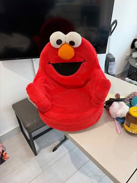 Photo of free Kids Elmo chair (Edgware HA88LL) #1