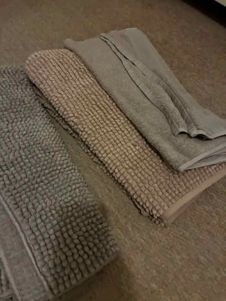 Photo of free Towels & bathmats (Kingswood) #2